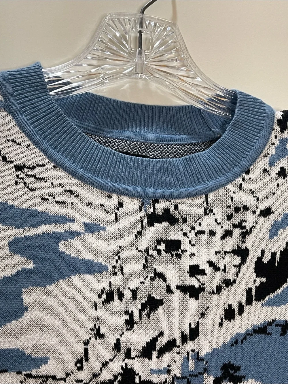 ASOS Design Men’s Blue Scenic Graphic Embroidered Crewneck Sweater Size Small